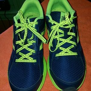 new balance men sneakers